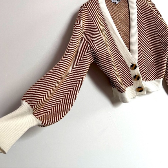 NEW Fashion Nova Brown White Cropped Cardigan Off Shoulder Sweater XS​ - Picture 4 of 15